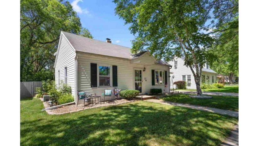 313 N Platten Street Green Bay, WI 54303 by Dallaire Realty $139,900