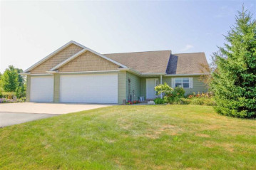 W8971 Black Otter Court, Dale, WI 54944-8572