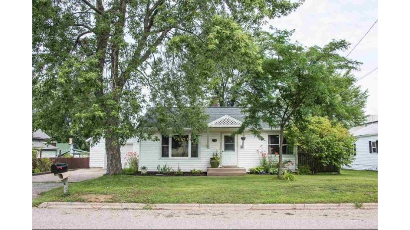 220 Euclid Avenue Manawa, WI 54949 by Keller Williams Fox Cities $107,900