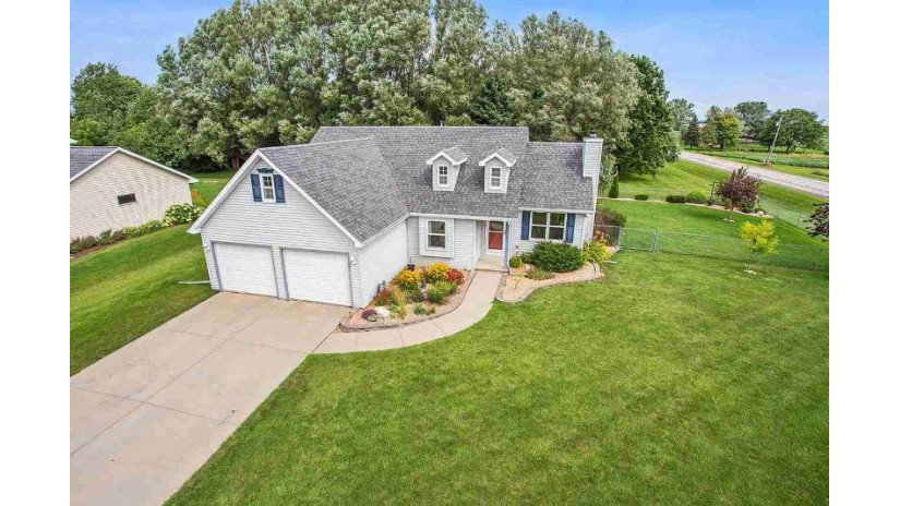 2065 Muirfield Way Scott, WI 54229 by Town & Country Real Estate $230,000