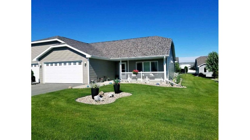 310 Wyldewood Drive Oshkosh, WI 54904 by First Weber, Realtors, Oshkosh $243,900