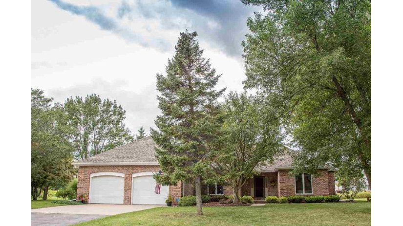 130 Woodside Court Neenah, WI 54956 by Coldwell Banker Real Estate Group $340,000