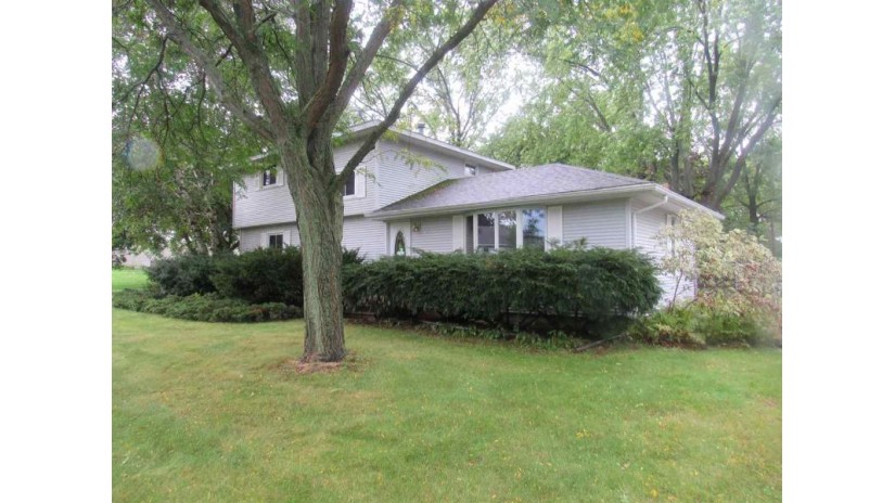 6723 Frontier Road Winneconne, WI 54986-9738 by RE/MAX 24/7 Real Estate, LLC $172,100