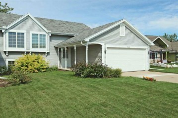 2628 W Parkmoor Court, Grand Chute, WI 54914