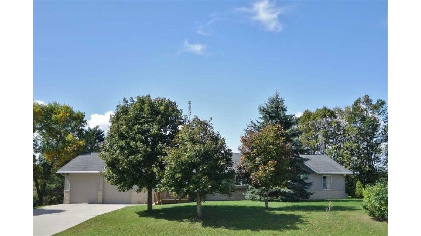 1708 Cedarview Drive Saint Cloud, WI 53079 by Klapperich Real Estate, Inc. $219,900