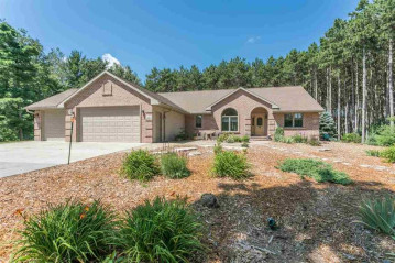 385 Hoganwood Circle, Little Suamico, WI 54171-9521