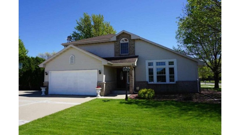 2706 Holiday Dr Janesville, WI 53545 by Century 21 Affiliated $249,000