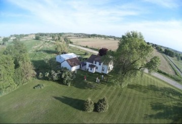 W8076 Island Rd, Waterloo, WI 53594-9472