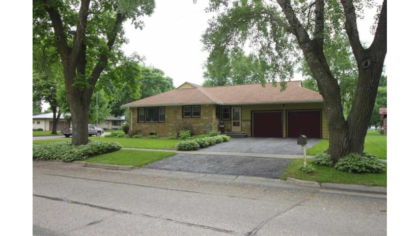 409 N Wood St Spring Green, WI 53588 by Evergreen Realty Inc $194,900