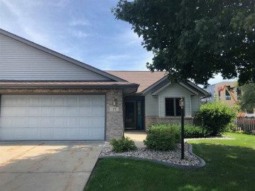 37 Village Homes Dr, Waunakee, WI 53597