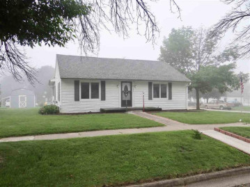 322 W Dewey St, Cassville, WI 53806