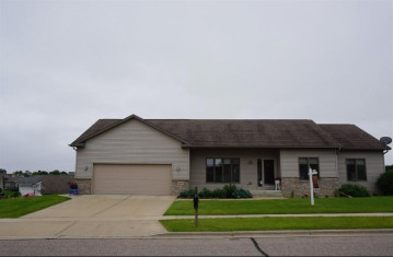 2019 Sandhill Dr, Prairie Du Sac, WI 53578