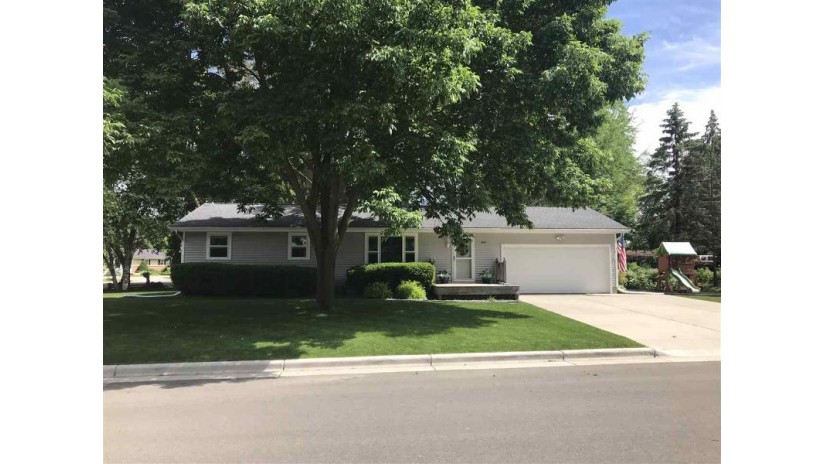 1605 Woodsend Ct Sun Prairie, WI 53590 by Madison Realty Group $234,900