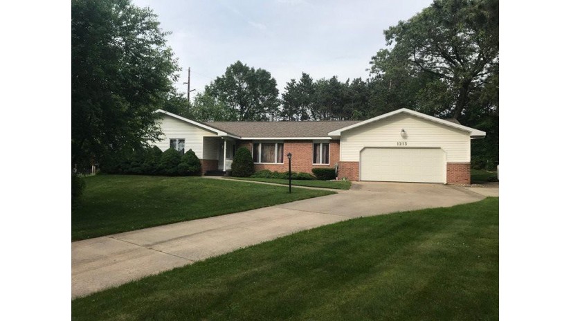 1213 Woodbridge Ct Reedsburg, WI 53959 by Gavin Brothers Auctioneers Llc $199,900