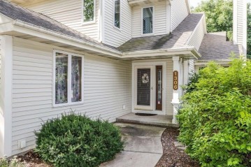 1306 Stratford Ct, Middleton, WI 53562