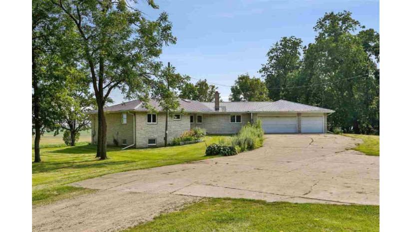 7395 Clemens Rd Dane, WI 53529 by Stark Company, Realtors $475,000