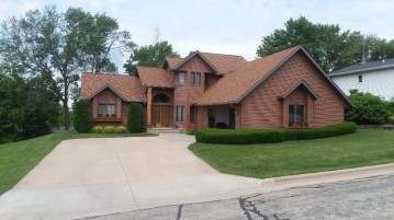 560 Russell Dr, Ripon, WI 54971