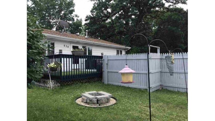 634 7th Ave Baraboo, WI 53913 by First Weber Inc $99,900