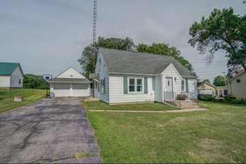 261 Grant St, Wyocena, WI 53969