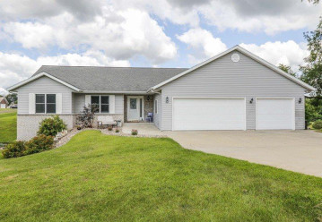 N6933 Karen Ann Dr, Pacific, WI 53954