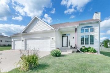 322 Overlook Terr, Marshall, WI 53559