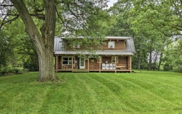 2095 Yahara Dr, Pleasant Springs, WI 53589