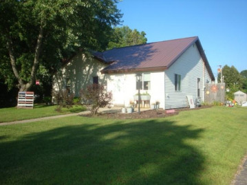 417 Crocker St, Mazomanie, WI 53560