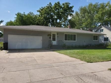 519 Maple Dr, Mauston, WI 53948