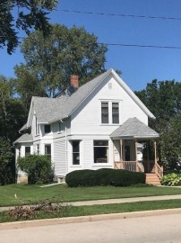 417 N Main St, Juneau, WI 53039