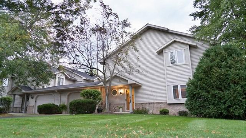 422 Meadowridge Cir Lake Mills, WI 53551 by Fsbo Comp $160,000