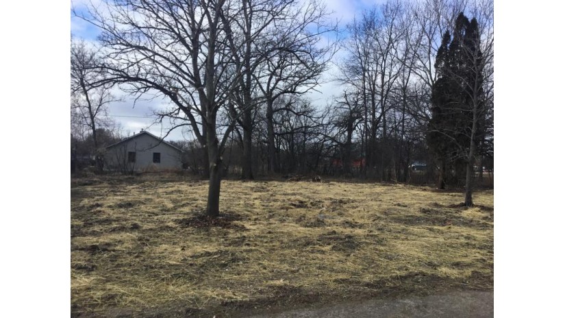 6928 314th Ave Wheatland, WI 53168 by RE/MAX Advantage Realty $3,800