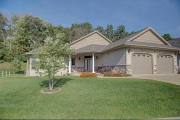 1005 Fair Meadow Way, Onalaska, WI 54650-8796