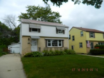 6863 N 41st St, Milwaukee, WI 53209-2202