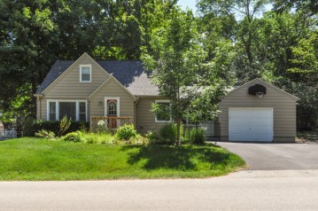 12525 James St, Brookfield, WI 53005-7310