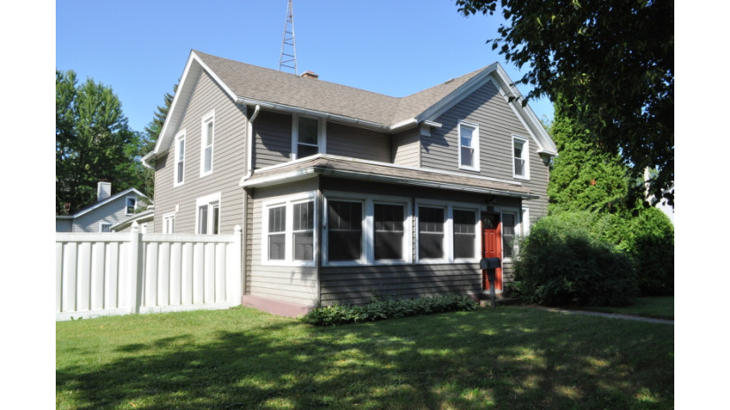 373 W Chestnut St Burlington, WI 53105 by Shorewest Realtors $183,000