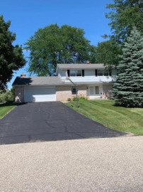 516 Heather Ln, Wales, WI 53183-9768