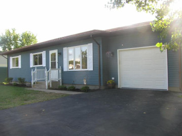 197 Ballard St, Sharon, WI 53585-9637