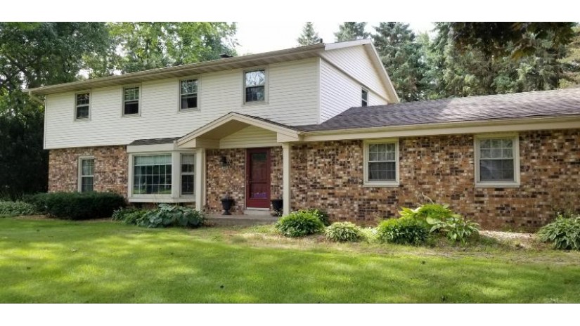 18495 Gate Post Rd Brookfield, WI 53045 by  - (414) 935-4500 $2,295