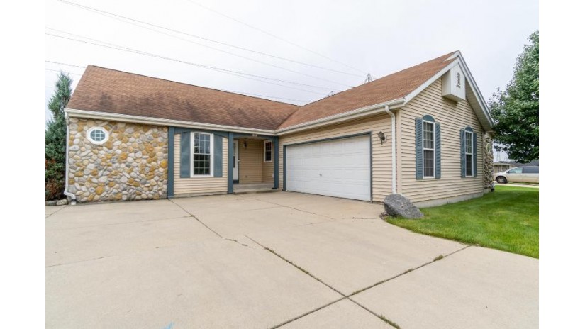 5245 W Allerton Ave Greenfield, WI 53220 by Dream Realty LLC $274,900