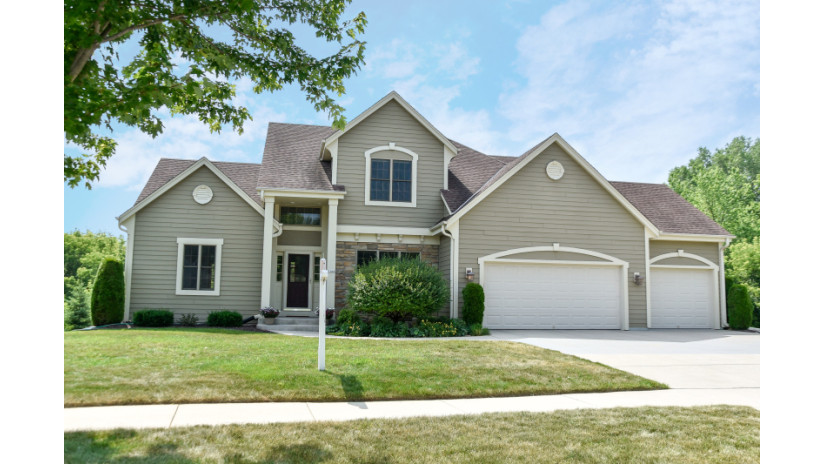 2164 Wichita Ln Grafton, WI 53024 by Shorewest Realtors $500,000