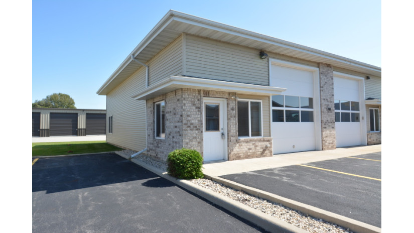 1288 Lang St 1 West Bend, WI 53090 by Shorewest Realtors $110,000