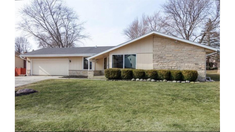 2344 Ramshead Ct N Waukesha, WI 53188 by Coldwell Banker HomeSale Realty - New Berlin $229,900