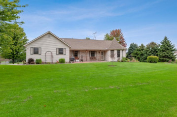 N1008 Encore Dr, Walworth, WI 53184