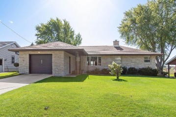 228 E Railroad Ave, Saint Cloud, WI 53079-1457