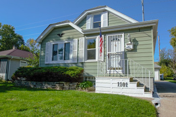 1101 S 98th St, West Allis, WI 53214-2638