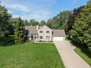 14316 W Maple Ridge Rd, New Berlin, WI 53151-6824