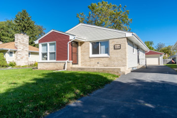 2320 N 115th St, Wauwatosa, WI 53226-1102