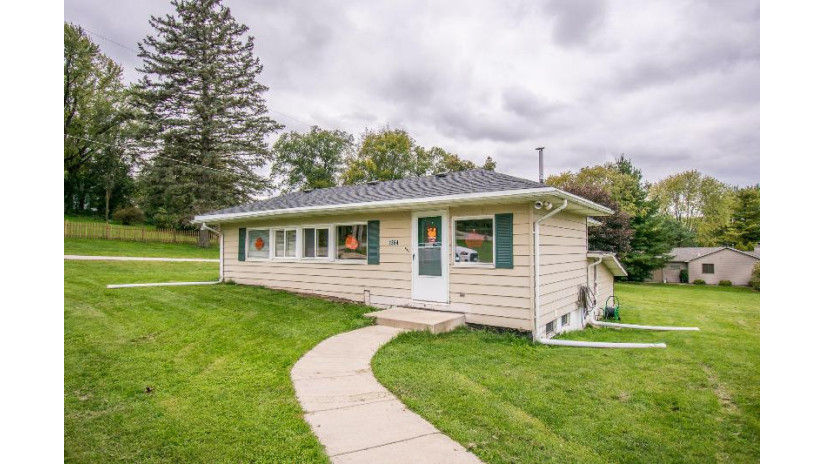 W1364 Oakwood Rd Bloomfield, WI 53128 by Lake Geneva Area Realty, Inc. $159,900