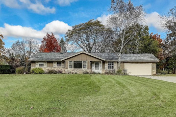 2216 W Hickory Ln, Mequon, WI 53092