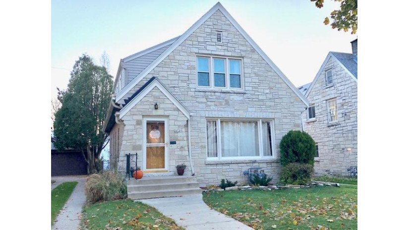 2650 N 70th St 2652 Wauwatosa, WI 53213 by Safe Harbor Realty $299,000